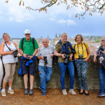 Glückliche Teilnehmer eines Fotografiekurses mit Heide Eggermann